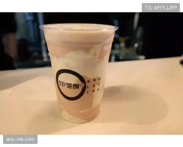 卢玉菲这生活节奏也太反差了吧，赛场上疯跑下赛后一杯奶茶坐到底都不像一个人